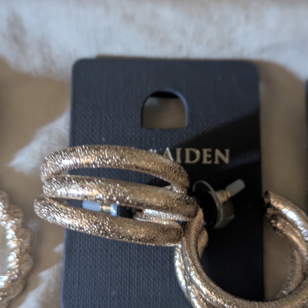 7 Days Of Goldtone Hoop Earrings Full Week Hoop & Circle Earrings NWT Ava Aiden - Picture 3 of 11